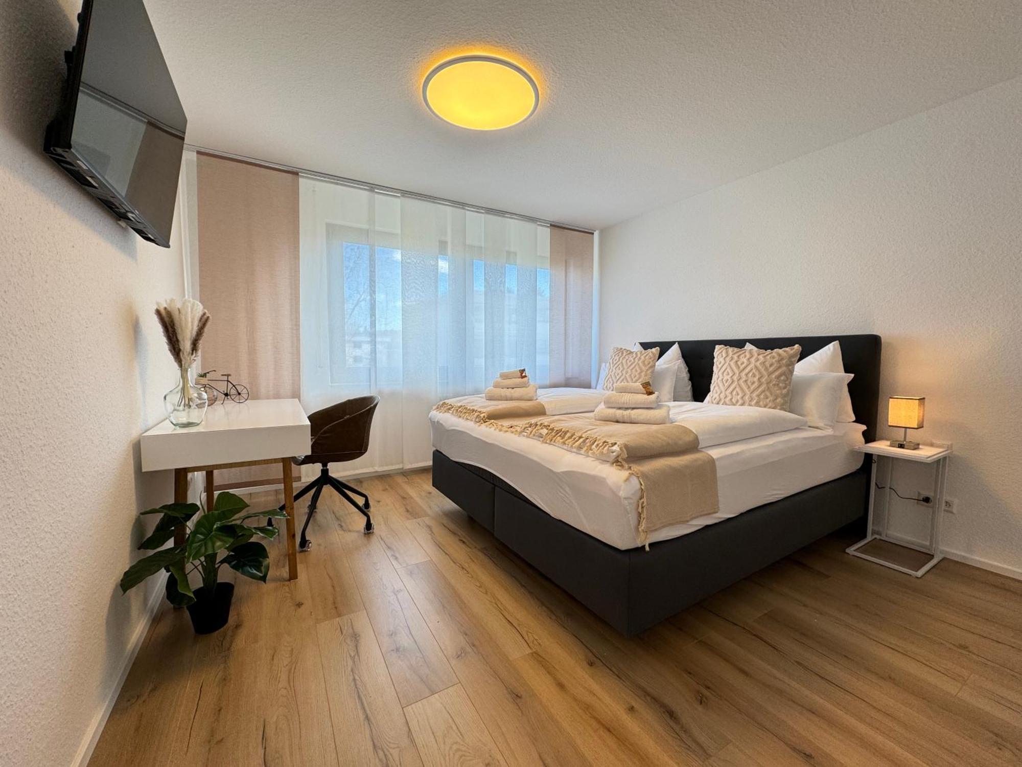 3 Zimmer Apartment, 90 Qm, Ruhig Und Zentrumsnah, Max 6 Pers, 15 Qm Balkon , Private Garage, Internet 1000 Mbit Sindelfingen Exterior photo